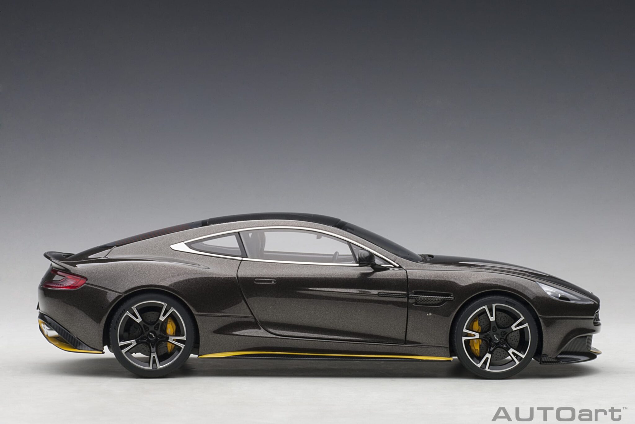 Aston Martin Vanquish - Slika 5