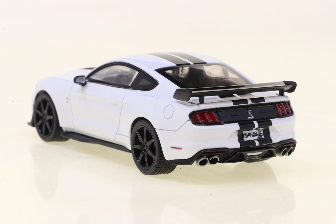 SHELBY MUSTANG GT500 - Slika 3