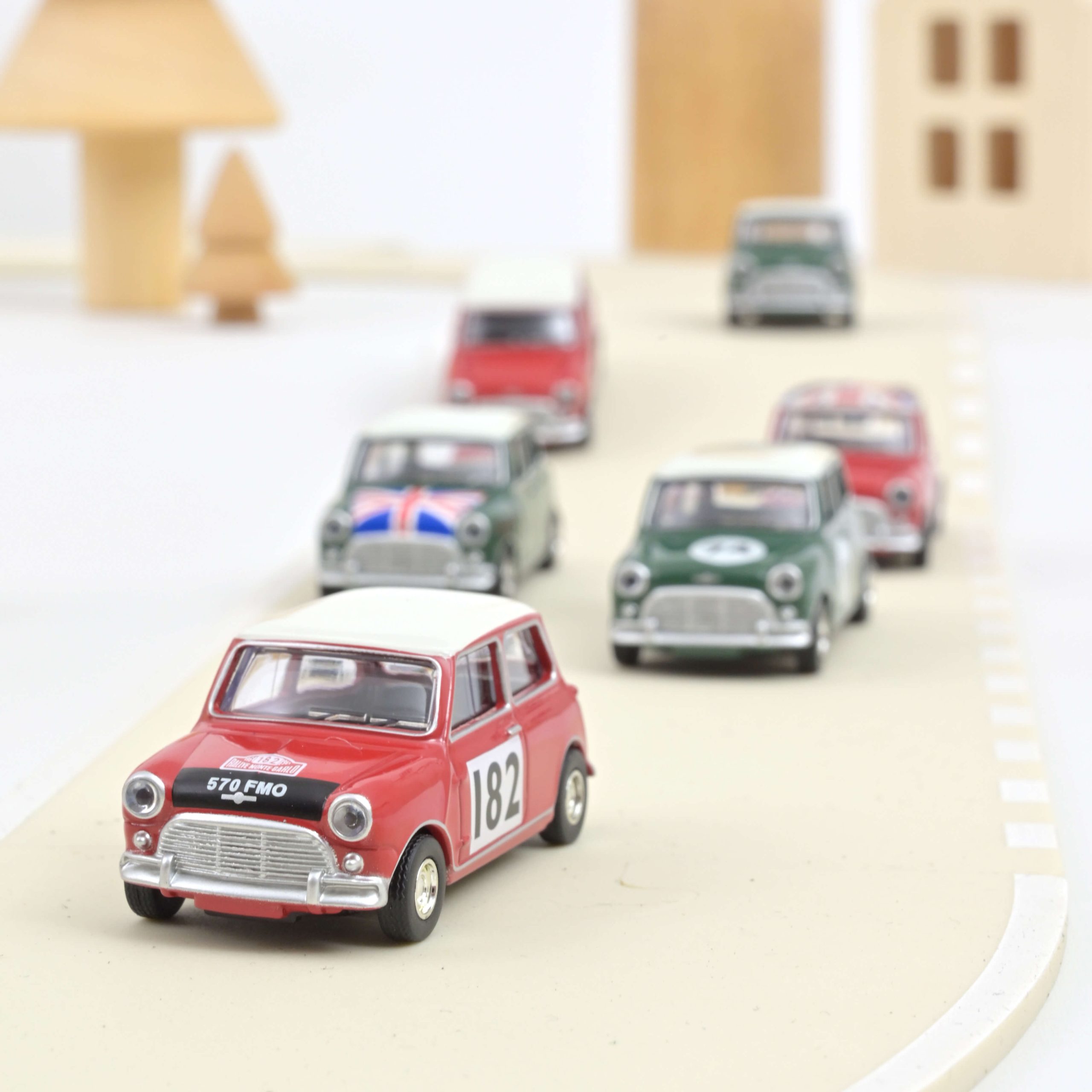 Mini Cooper S 1964 Tartan Red with Racing Number 182 - Slika 4