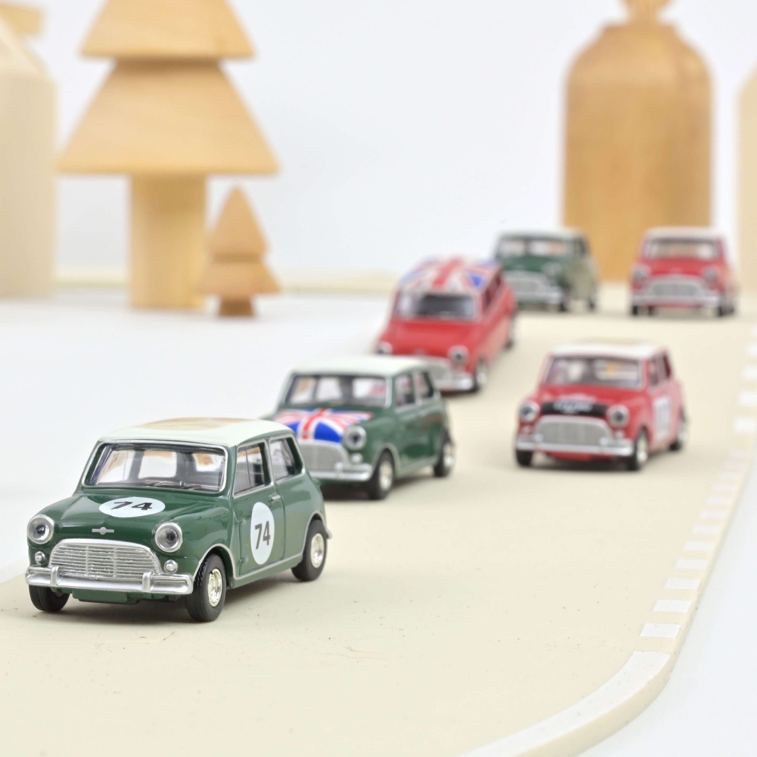 Mini Cooper S 1964 Almond Green with number 74 - Slika 3