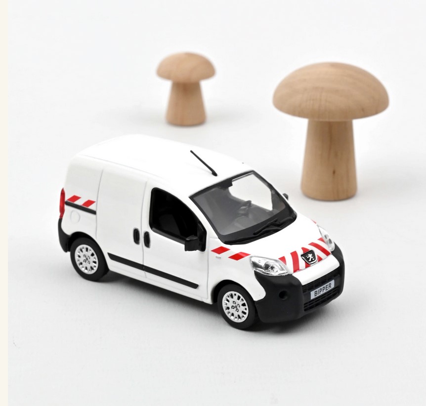 Peugeot Bipper 2009 White with Red striping