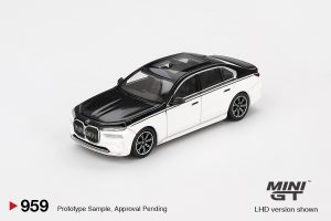 BMW I7 XDRIVE60 ALPINE WHITE – BLACK SAPPHIRE 2024