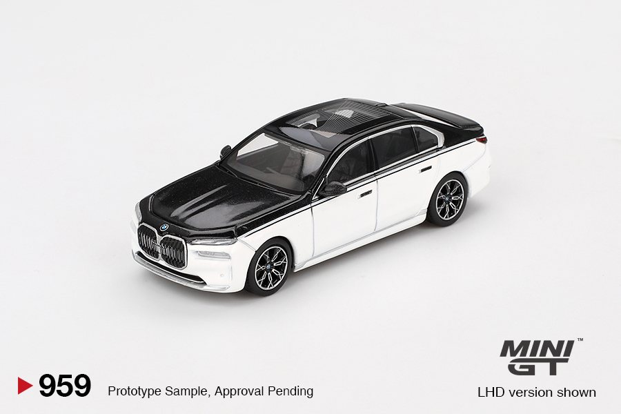 BMW I7 XDRIVE60 ALPINE WHITE - BLACK SAPPHIRE 2024