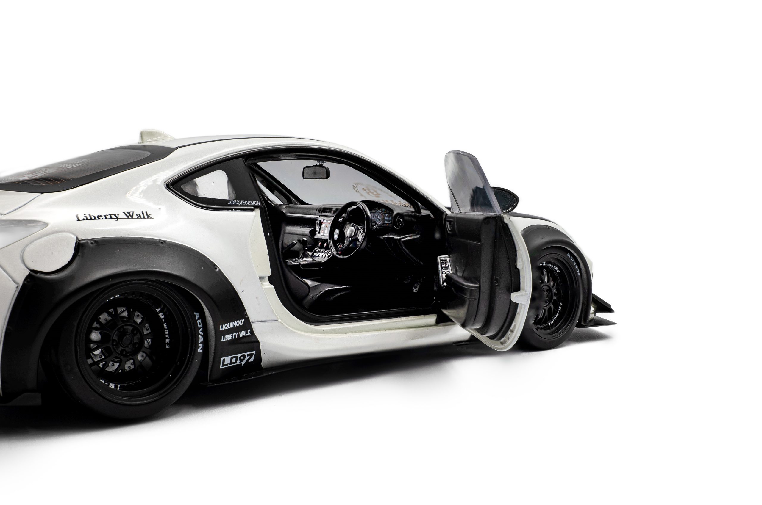 TOYOTA GR86 LBWK BODY KIT PEARL WHITE 2024 - Slika 2