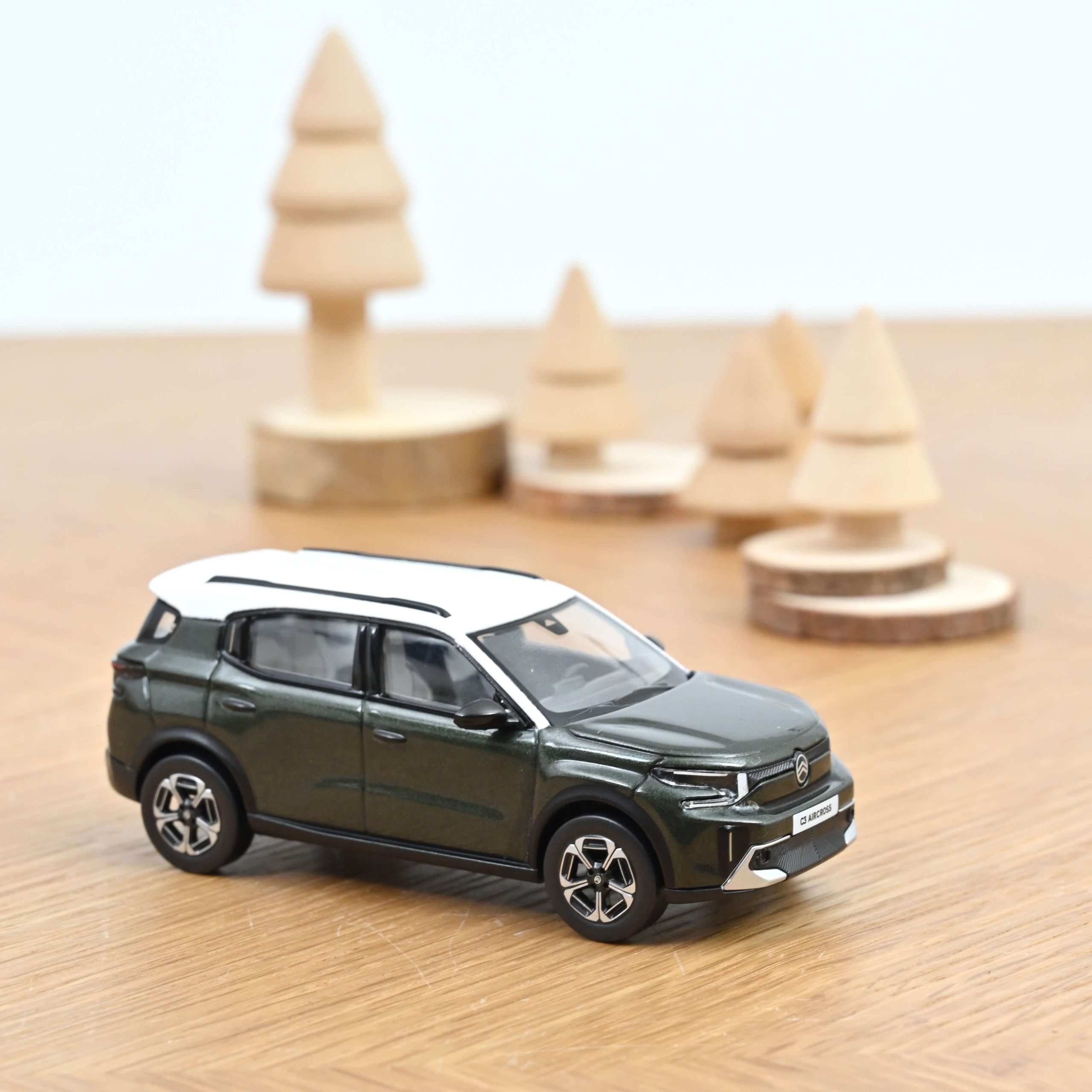 Citroën C3 Aircross 2025 Montana Green and White roof - Slika 3