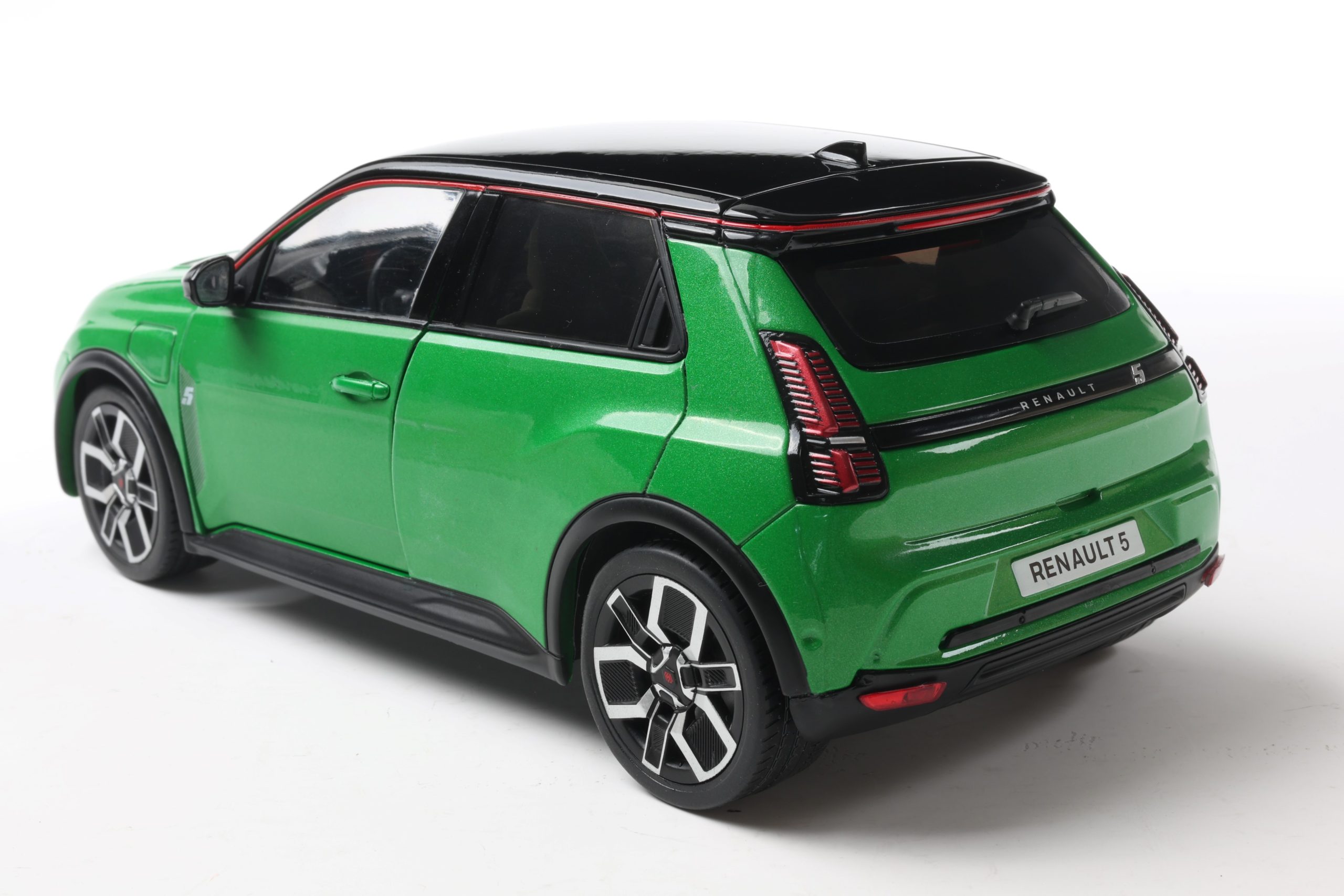 RENAULT 5 E-TECH VERT POP 2024 - Slika 2