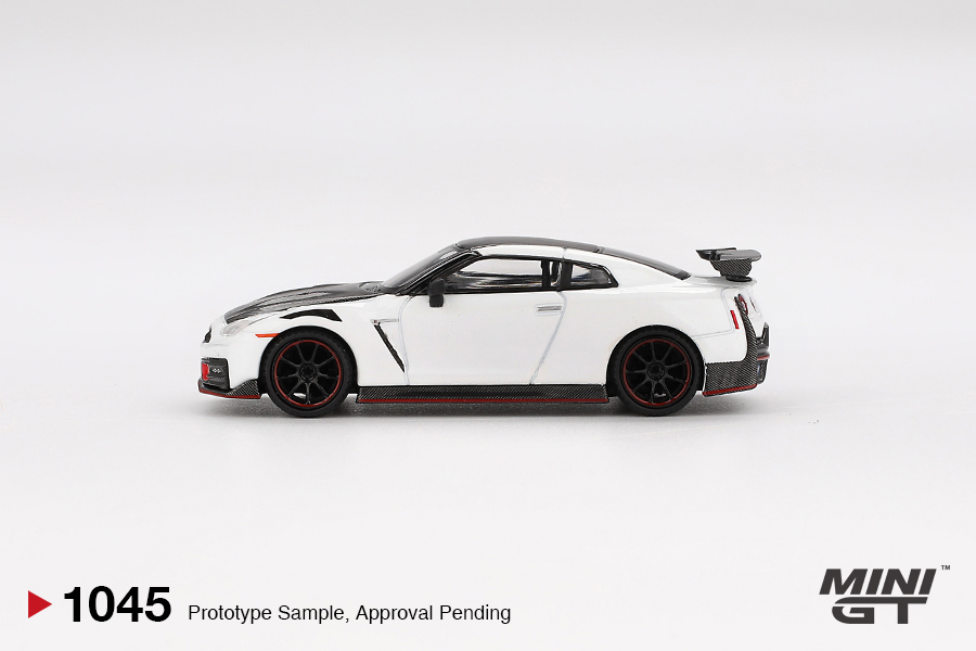 NISSAN GTR (35) NISMO BRILLIANT WHITE PEARL 2024 - Slika 2