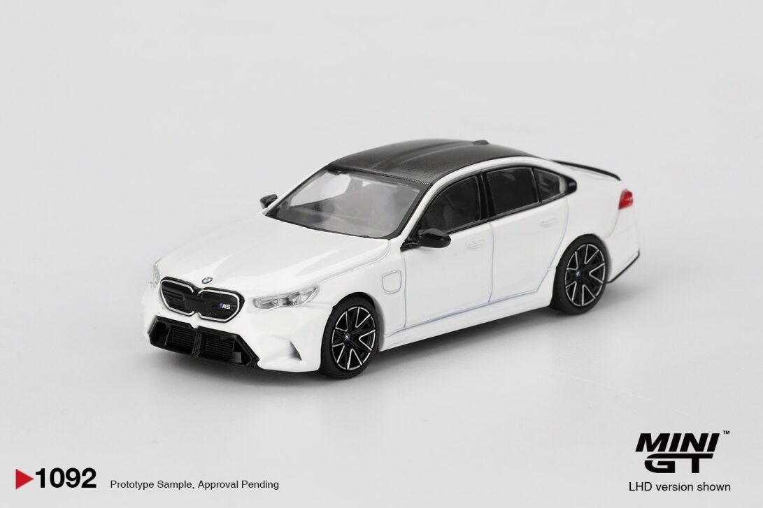 BMW M5 (G90) ALPINE WHITE 2025