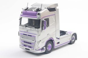 VOLVO TRUCKS FH GLOBETROTTER XL SILVER & PURPLE 2023