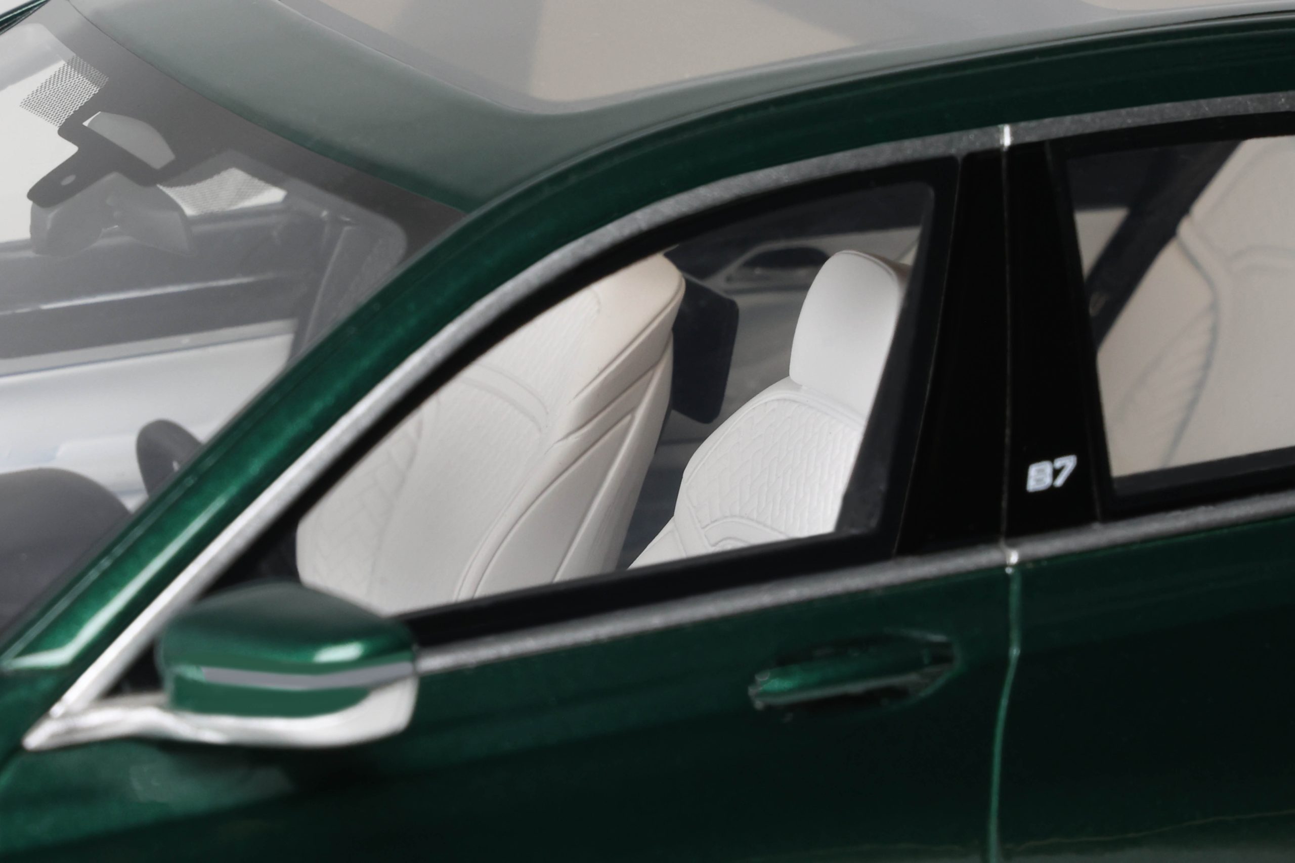 BMW ALPINA B7 SALOON ALPINA GREEN 2022 - Slika 2