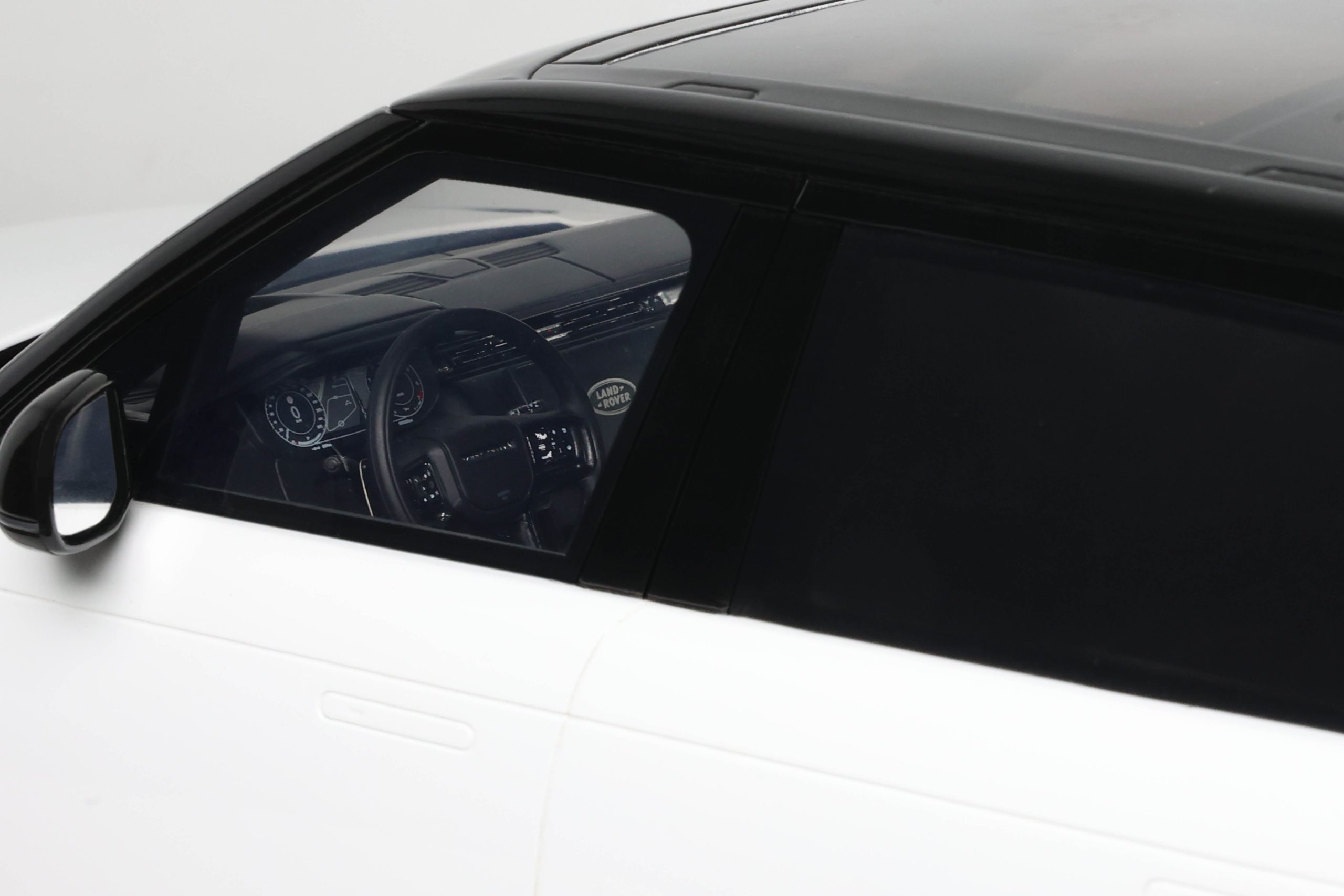 LAND ROVER SPORT P510E FUJI WHITE 2023 - Slika 3