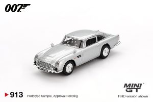 ASTON MARTIN DB5 SKYFALL JAMES BOND 007 ENGLISH PACKAGING 2012