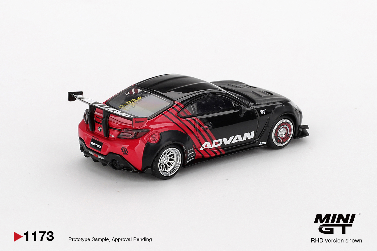 TOYOTA GR86 LB NATION ADVAN BLACK 2025 - Slika 3