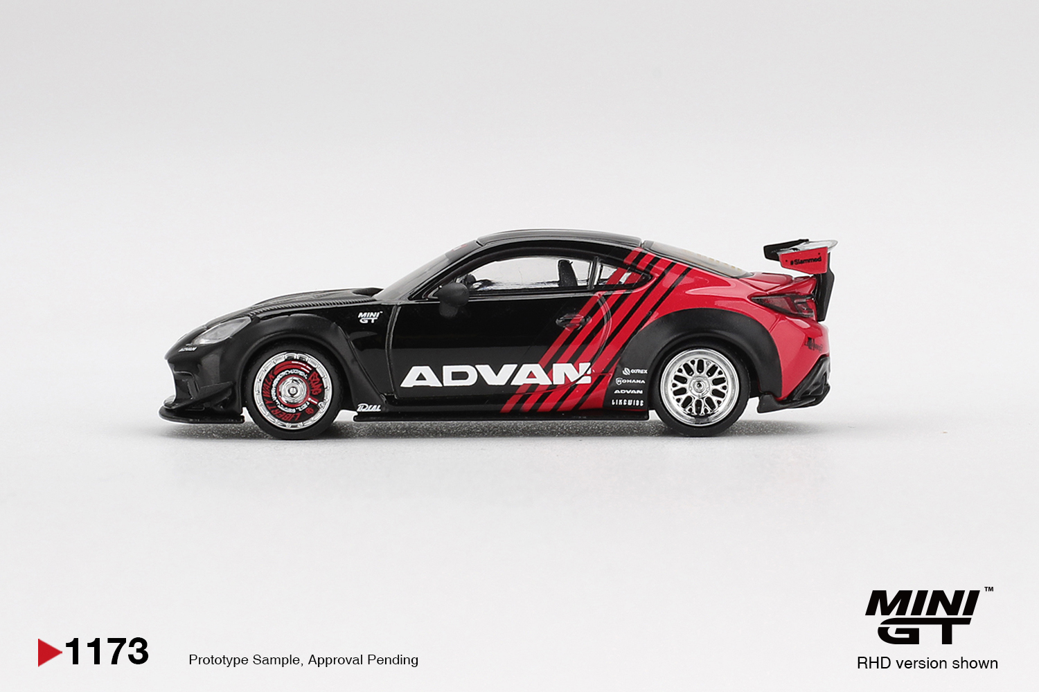 TOYOTA GR86 LB NATION ADVAN BLACK 2025 - Slika 2